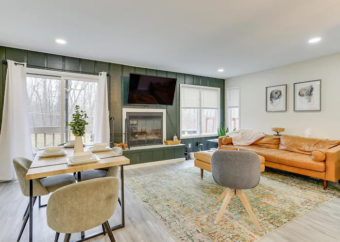 East Stroudsburg Townhouse Less Than 1 Mi To Ski Area!